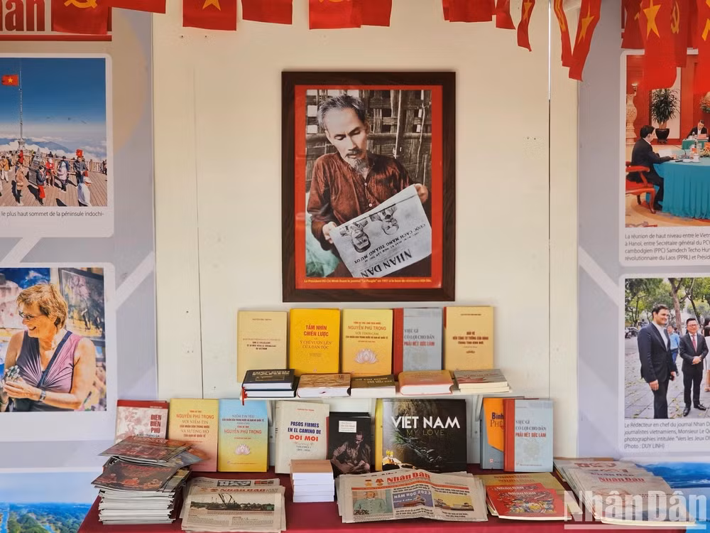 Periódico partidista participa en festival anual de L'Humanité ảnh 1
