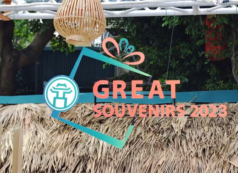 Exposición de souvenirs presenta especialidades de Vietnam ảnh 1