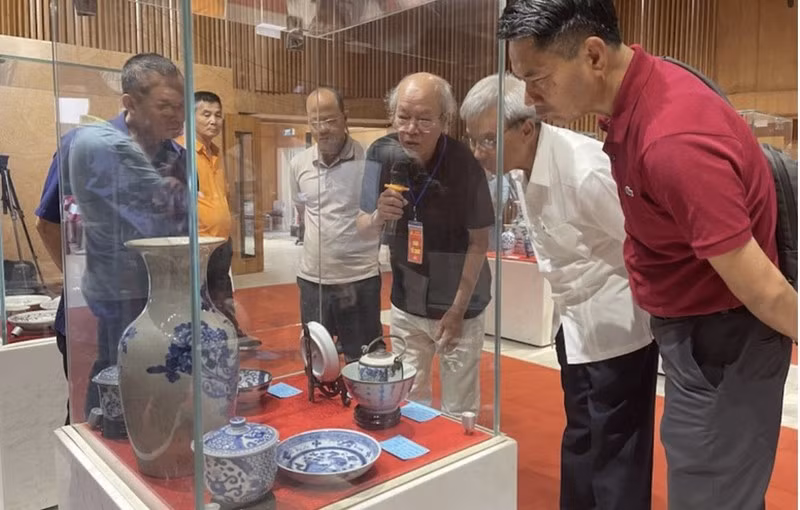 Celebran en provincia vietnamita exposición de antigüedades ảnh 1 Celebran en provincia vietnamita exposición de antigüedades ảnh 1