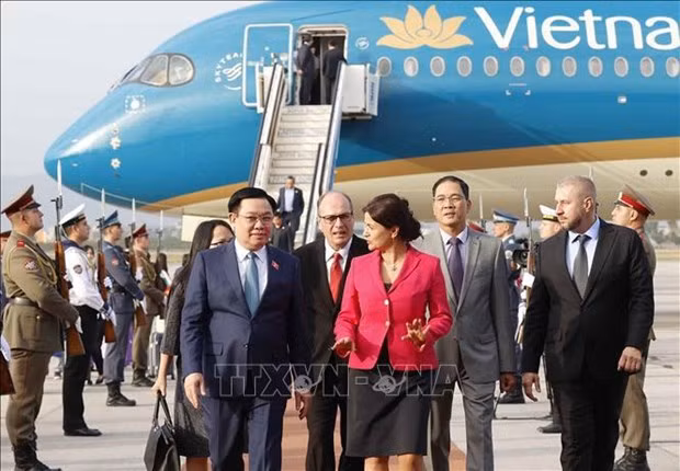 Presidente de la Asamblea Nacional inicia visita oficial a Bulgaria ảnh 1