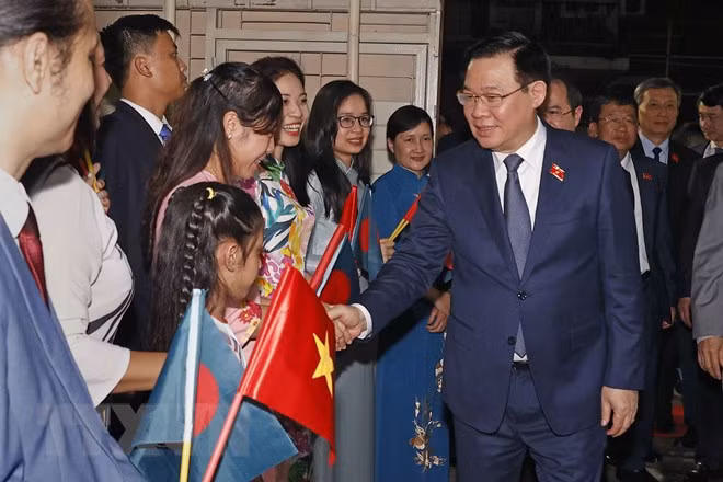 Presidente del Parlamento visita grupo Beximco en Bangladesh ảnh 2