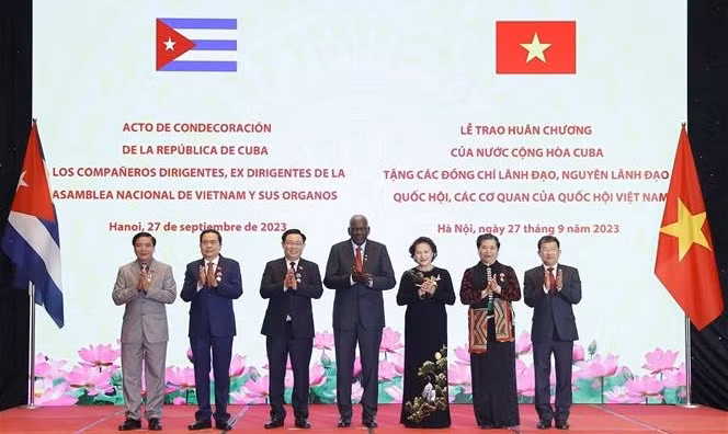 Vietnam valora nexos de amistad tradicional con Cuba ảnh 2