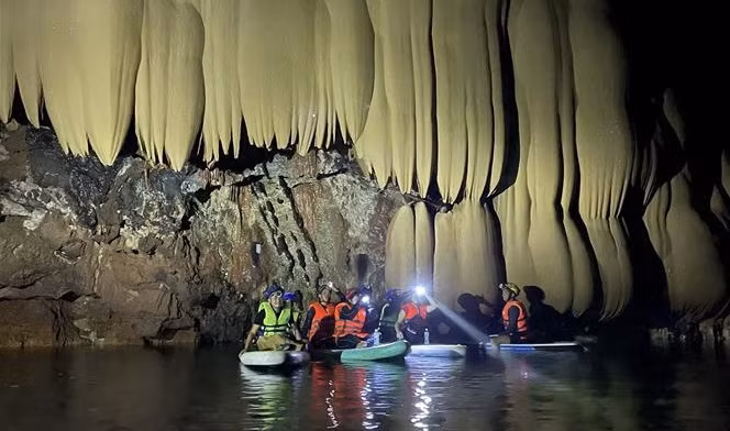 Descubren otra cueva prístina en bosque Truong Son de Vietnam ảnh 2