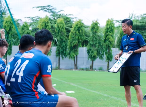 Equipo olímpico de fútbol de Vietnam se prepara para ASIAD 19 ảnh 1