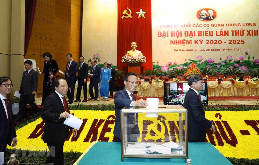 Prioriza Partido Comunista de Vietnam importancia de trabajo de cuadros ảnh 1