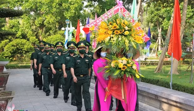 Rinden homenaje al Presidente Ho Chi Minh en su tierra natal ảnh 1 Rinden homenaje al Presidente Ho Chi Minh en su tierra natal ảnh 1