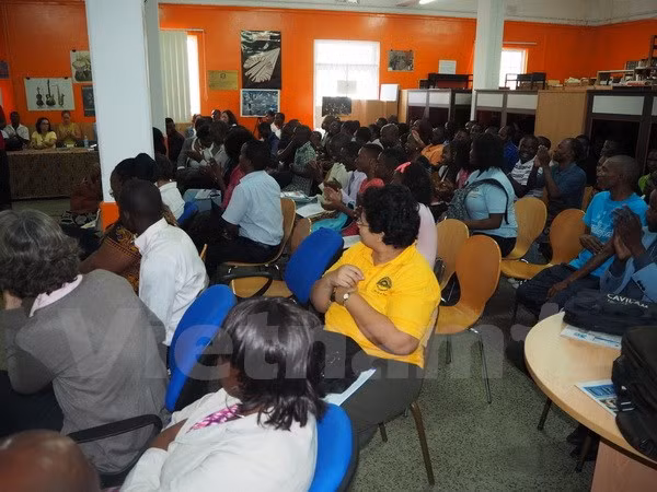 Actividad solidaria de estudiantes vietnamitas en Mozambique ảnh 1