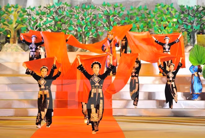 Festival honra a canto Then de minorías étnicas vietnamitas ảnh 1 Festival honra a canto Then de minorías étnicas vietnamitas ảnh 1