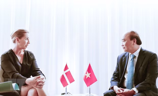 Presidente de Vietnam dialoga con dirigentes de países y organizaciones internacionales ảnh 3