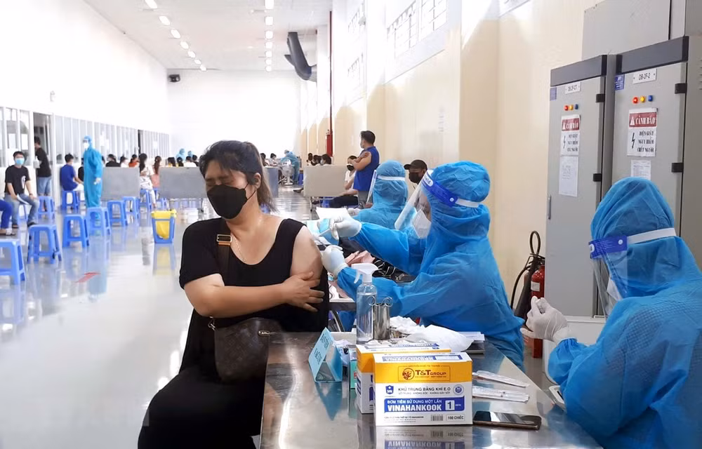 Vietnam confirma más de 13 mil nuevos casos del COVID-19 ảnh 1 Vietnam confirma más de 13 mil nuevos casos del COVID-19 ảnh 1