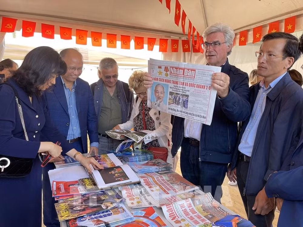 Resaltan participación del periódico Nhan Dan en Fiesta del diario francés L'Humanité ảnh 1 Resaltan participación del periódico Nhan Dan en Fiesta del diario francés L'Humanité ảnh 1