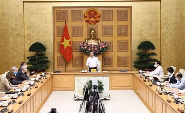 Éxito de las empresas de IED es también de Vietnam, afirma primer ministro ảnh 1