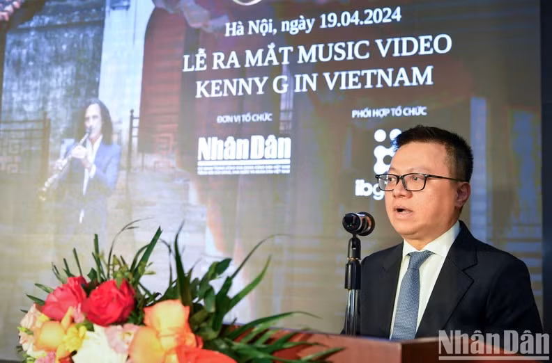 Promocionan turismo vietnamita mediante vídeo musical “Going Home” ảnh 2 Promocionan turismo vietnamita mediante vídeo musical “Going Home” ảnh 2