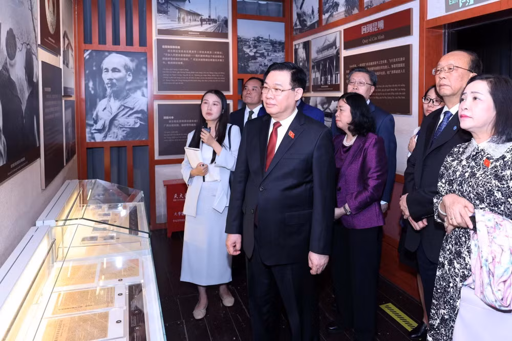 Dirigente vietnamita visita área dedicada al presidente Ho Chi Minh en China ảnh 1