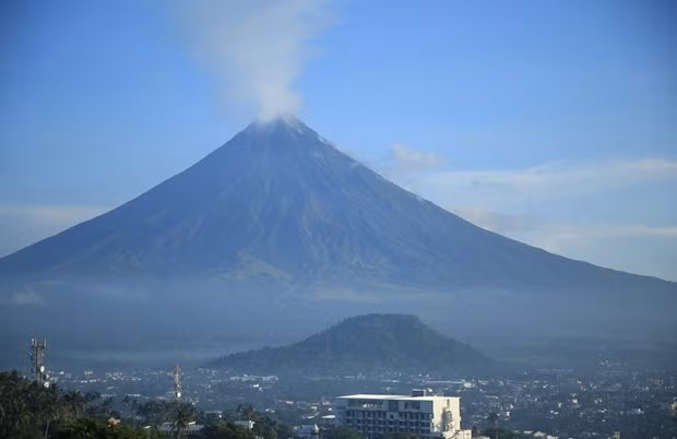 Filipinas evacúa a miles de personas por amenazas de erupción volcánica ảnh 1 Filipinas evacúa a miles de personas por amenazas de erupción volcánica ảnh 1
