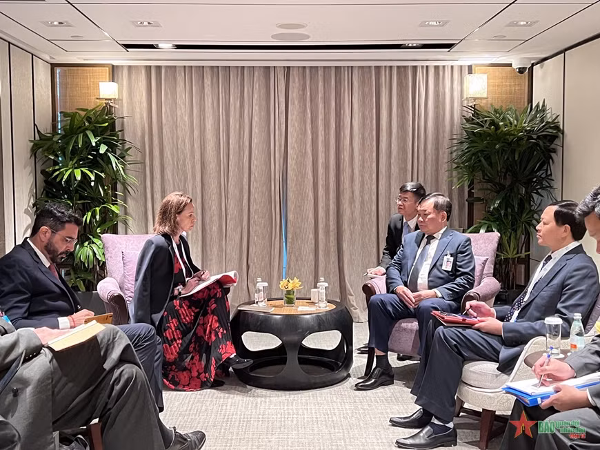 Delegación vietnamita asiste a actividades en Diálogo de Shangri-La ảnh 2