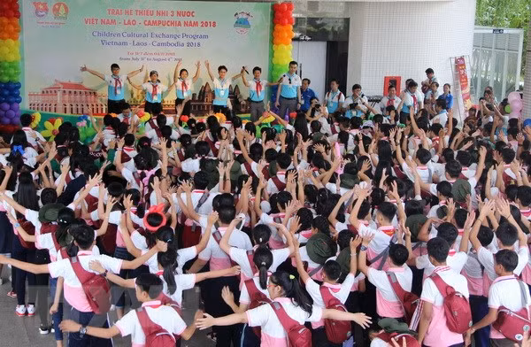 Campamento de verano fortalece amistad entre infantes de Vietnam, Laos y Camboya ảnh 1