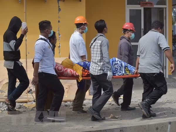 Indonesia evacua a 900 turistas de las islas Gili tras intenso terremoto ảnh 1