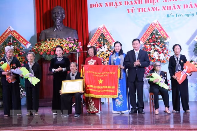 Vietnam honra al Ejército del Pelo Largo de provincia Ben Tre ảnh 1