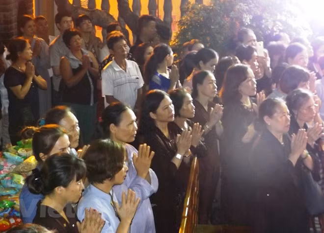 Celebran gran misa por víctimas mortales en accidentes de tráfico ảnh 1 Celebran gran misa por víctimas mortales en accidentes de tráfico ảnh 1