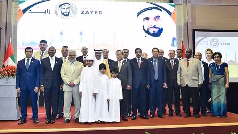 Conmemoran en Hanoi natalicio del primer presidente de los Emiratos Árabes Unidos ảnh 1 Conmemoran en Hanoi natalicio del primer presidente de los Emiratos Árabes Unidos ảnh 1