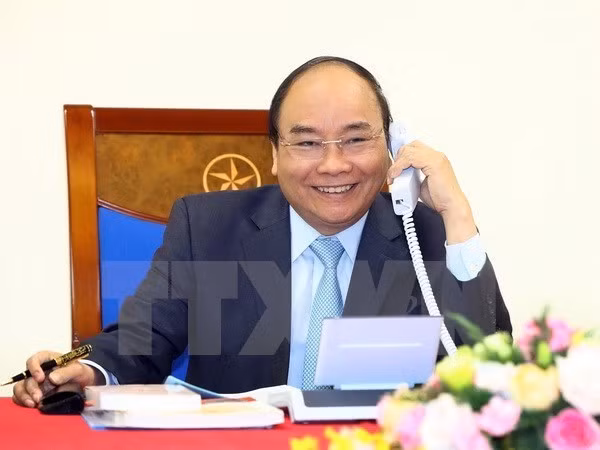 Premier de Vietnam felicita al equipo de fútbol por su gran triunfo en ASIAD 2018 ảnh 1