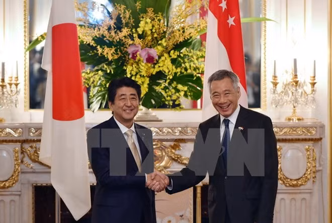 Líderes de Japón y Singapur discuten asuntos de TPP y de Mar del Este ảnh 1