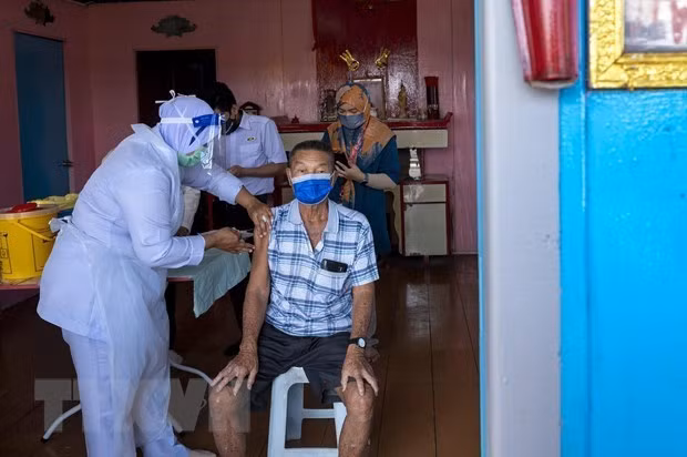 Malasia recomienda a personas seguir usando mascarillas ảnh 1