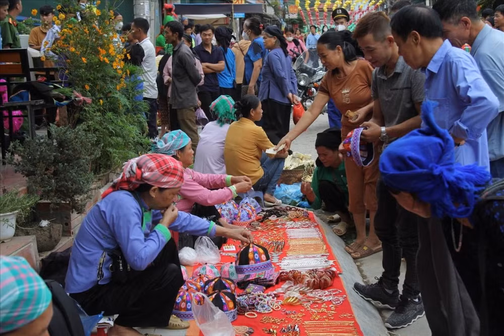 Colores culturales del mercado de Bao Lac en Cao Bang ảnh 2
