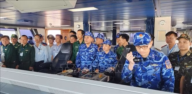 Guardias Costeras de Vietnam y China realizan patrulla conjunta ảnh 2