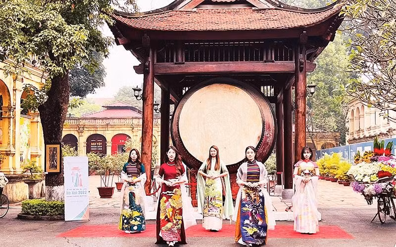 Turismo de Hanoi se esfuerza para superar dificultades tras un año de impactos pandémicos ảnh 2 Turismo de Hanoi se esfuerza para superar dificultades tras un año de impactos pandémicos ảnh 2