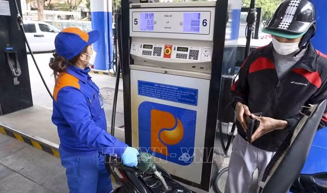 Precios minoristas de gasolina aumentan nuevamente en Vietnam ảnh 1