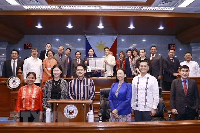 Senado filipino aprueba resolución para fortalecer nexos parlamentarios con Vietnam ảnh 1