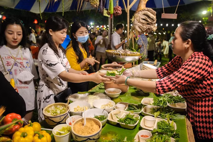 Ciudad Ho Chi Minh por explotar potencial de calles gastronómicas al servicio del turismo ảnh 2