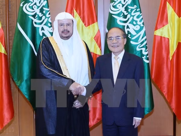 Alto funcionario de Arabia Saudita concluye visita a Vietnam ảnh 1 Alto funcionario de Arabia Saudita concluye visita a Vietnam ảnh 1