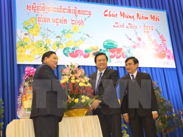 Localidades vietnamitas y cambodianas fomentan relaciones de amistad ảnh 1 Localidades vietnamitas y cambodianas fomentan relaciones de amistad ảnh 1
