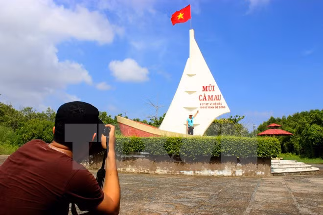 Zona turística de Ca Mau recibe a unos siete mil visitantes en primeros días del Tet ảnh 1