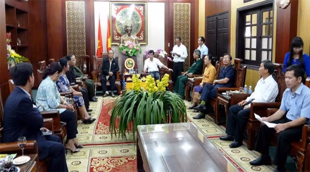 Fomentan relaciones de amistad Vietnam y Cambodia ảnh 1