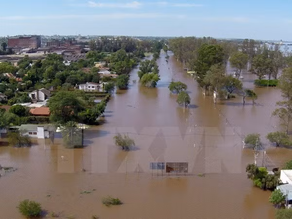 Miles de indonesio evacuados por deslaves e inundaciones ảnh 1 Miles de indonesio evacuados por deslaves e inundaciones ảnh 1