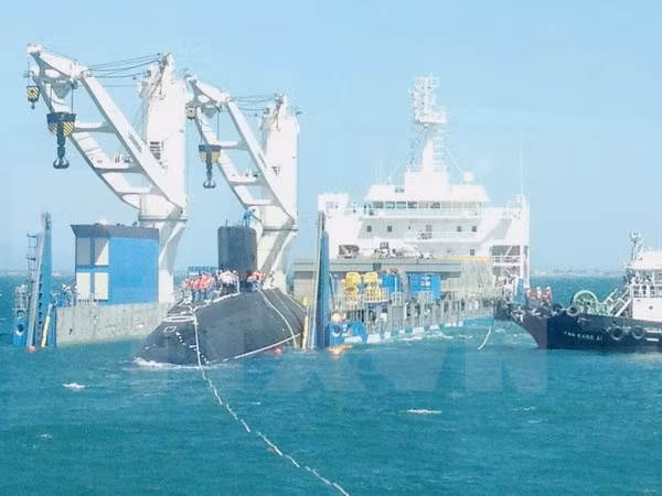 Arriba al puerto Cam Ranh submarino Kilo HQ-186 Da Nang ảnh 1 Arriba al puerto Cam Ranh submarino Kilo HQ-186 Da Nang ảnh 1
