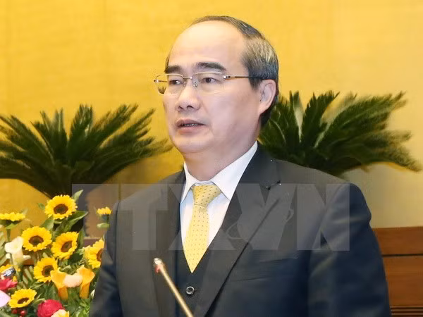 Dirigente del Frente de la Patria recibe al arzobispo de Ciudad Ho Chi Minh ảnh 1