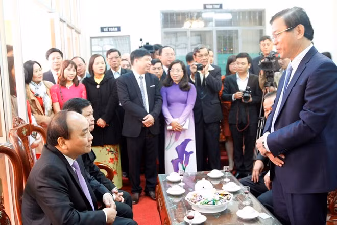 Recorre viceprimer ministro ciudad central en ocasión del Tet ảnh 1