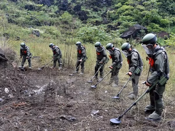 Descontaminación de tierras con bombas en Vietnam: tarea centenaria costosa ảnh 1 Descontaminación de tierras con bombas en Vietnam: tarea centenaria costosa ảnh 1