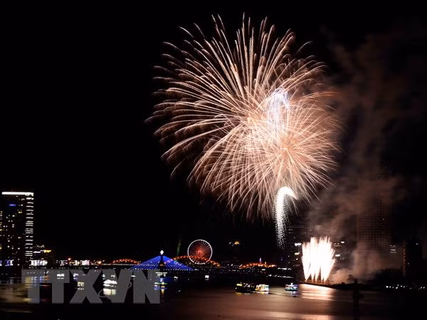 Festival internacional de fuegos artificiales en Da Nang seduce a espectadores ảnh 1 Festival internacional de fuegos artificiales en Da Nang seduce a espectadores ảnh 1