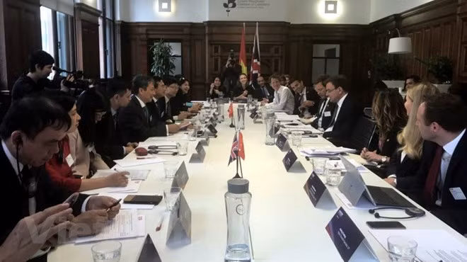 Vietnam y Reino Unido comprometidos a promover comercio bilateral ảnh 1