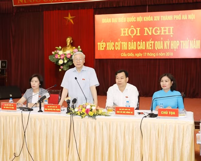 Máximo dirigente partidista dialoga con electores de Hanoi ảnh 1