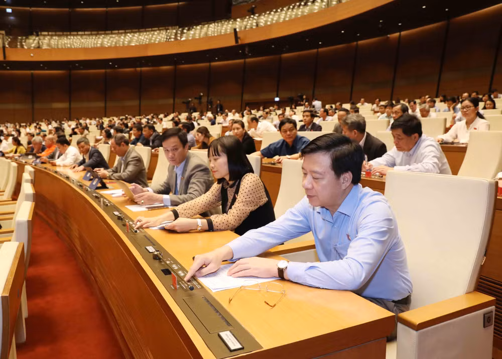 Aprueban relevo de miembros del Comité Permanente del Parlamento vietnamita ảnh 1