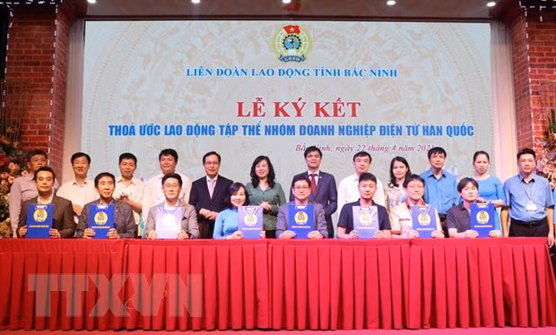 Empresas surcoreanas firman convenio colectivo de trabajo con trabajadores vietnamitas ảnh 1 Empresas surcoreanas firman convenio colectivo de trabajo con trabajadores vietnamitas ảnh 1