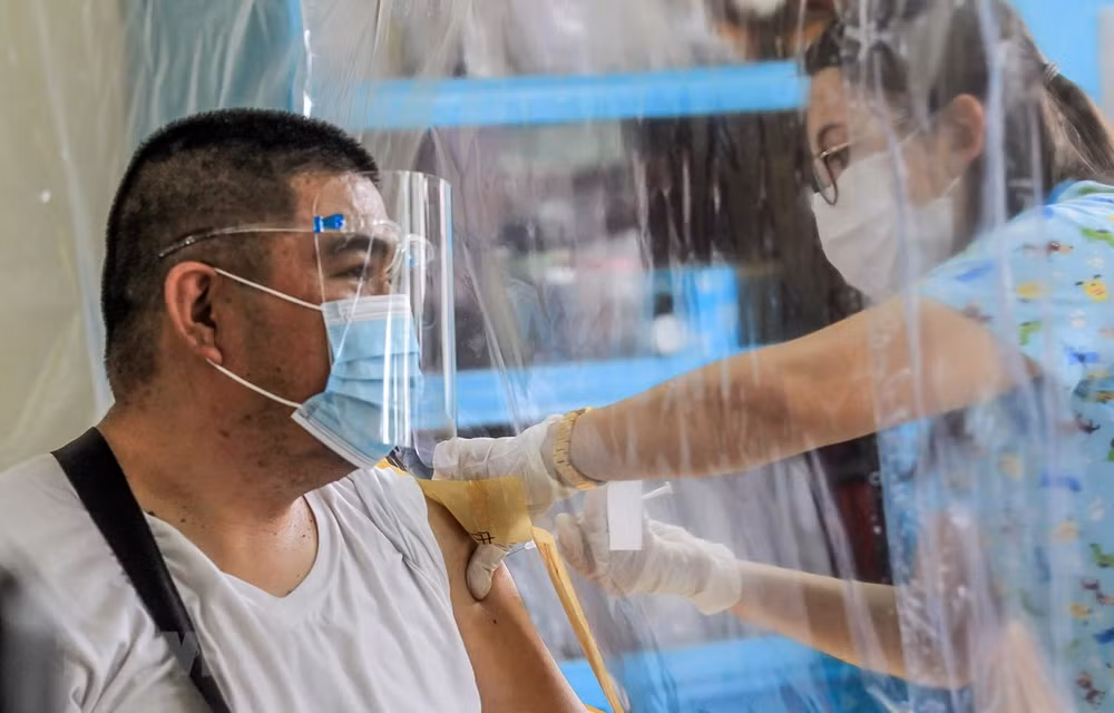 COVID-19 sigue propagándose con fuerza en el Sudeste de Asia ảnh 1