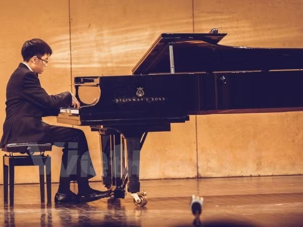 Vietnam gana cuatro primeros premios en concurso de piano ảnh 1